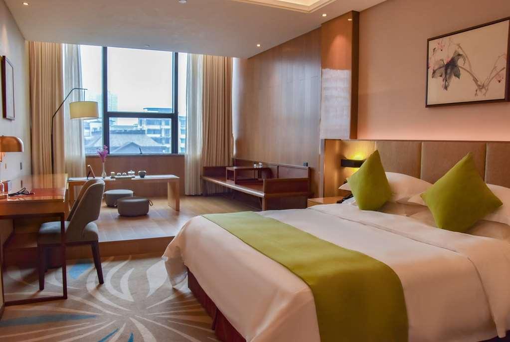 Leshan Ramada Hotel Zimmer foto