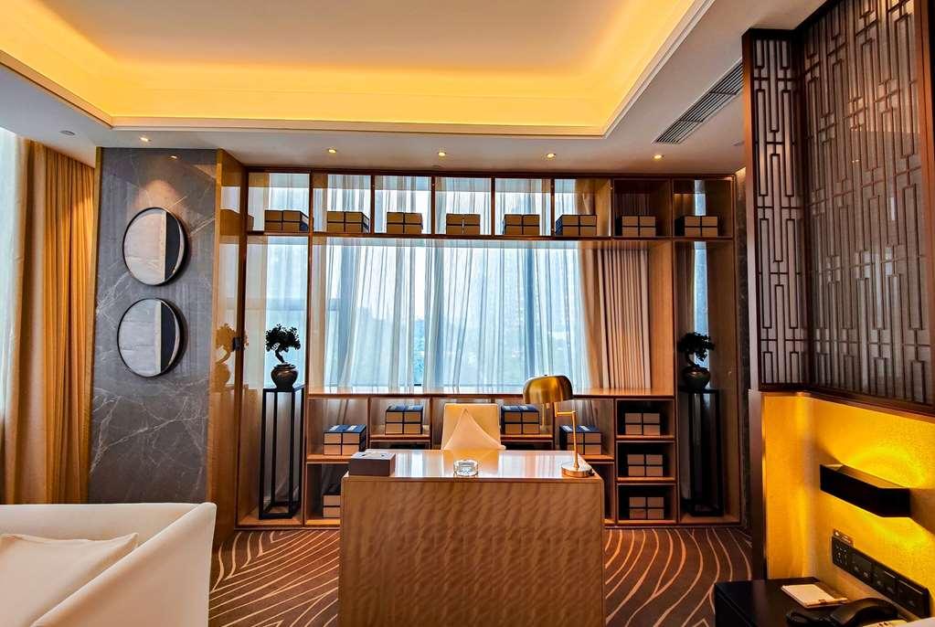 Leshan Ramada Hotel Zimmer foto
