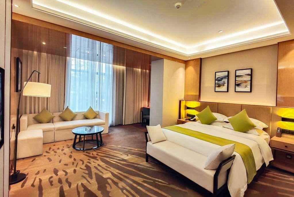 Leshan Ramada Hotel Zimmer foto