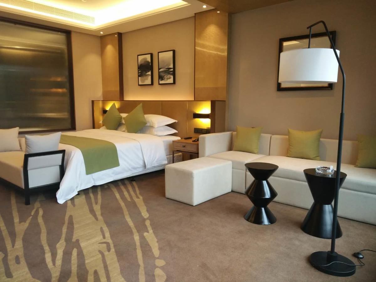 Leshan Ramada Hotel Zimmer foto